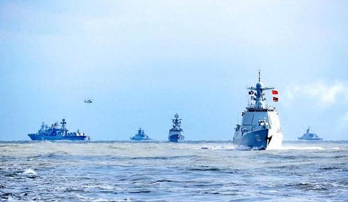 052D艦攜重武駛?cè)牍?，英艦長震驚后撤